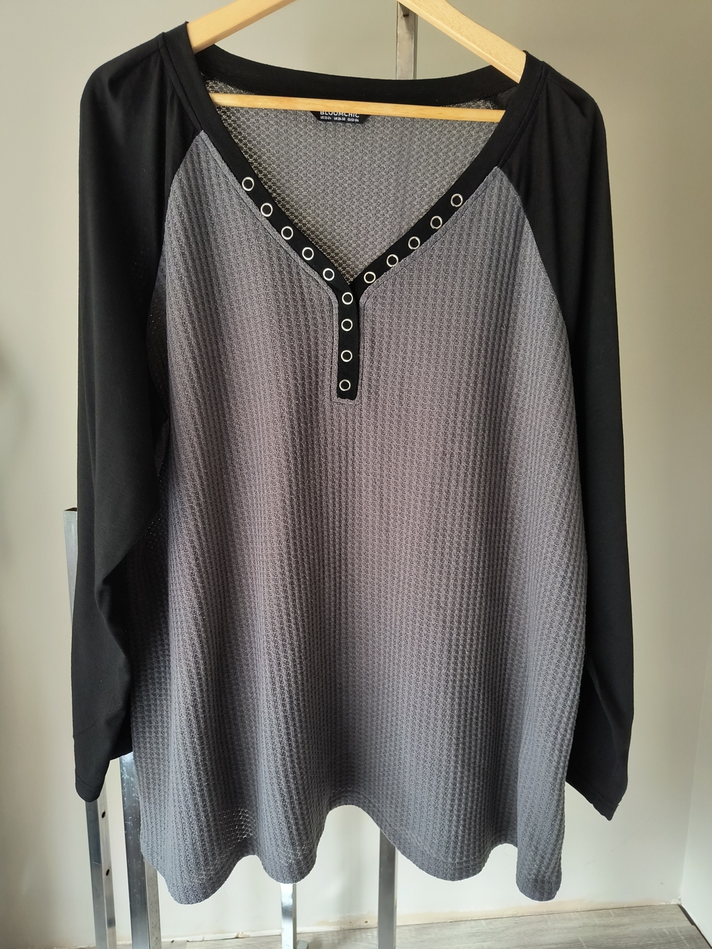 BloomChic Grey Waffle-Knit Raglan Henley Top Eyelet Trim Plus Size 3X